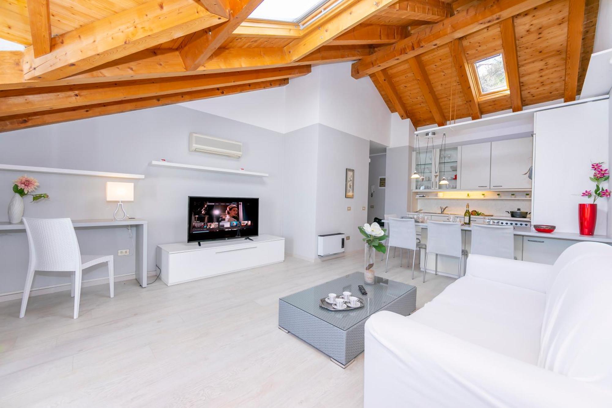 Blu Lake Apartment On Ghiffa Beach - Happy Rentals Exterior foto